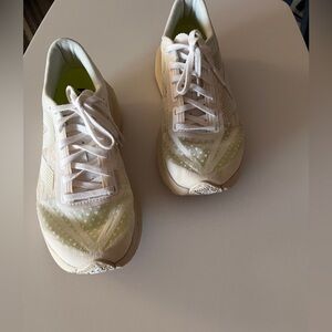 New Balance Rebel v4 Women’s size 9 Men’s size 7.5 Running Shoes